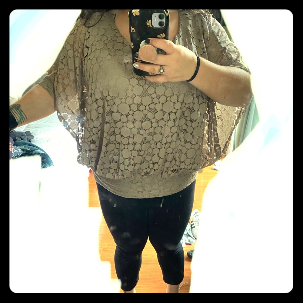 Super cute batwing top